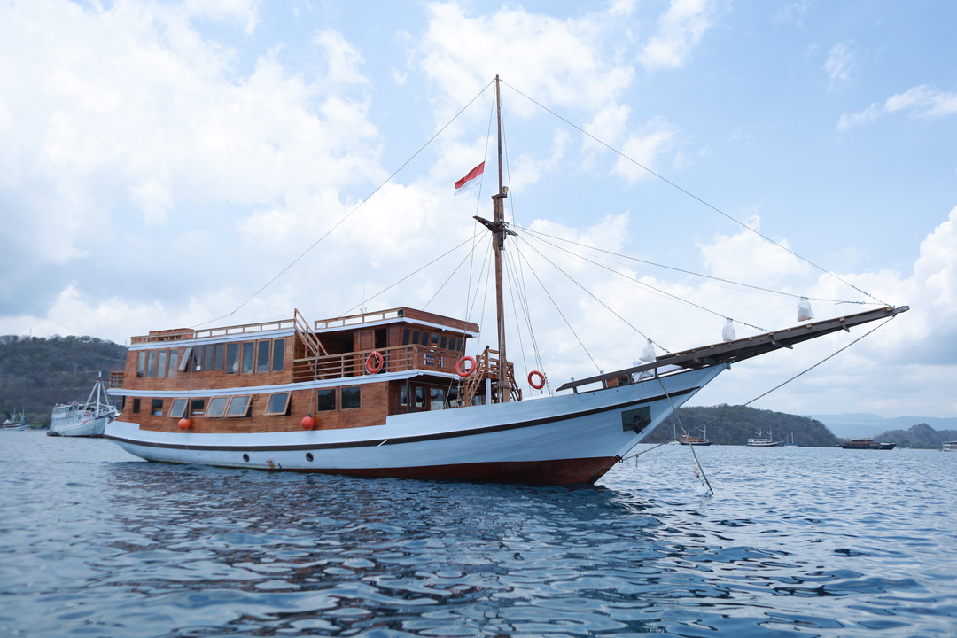 Private Trip by Aimar Always Deluxe Phinisi - Komodo Boat Charter