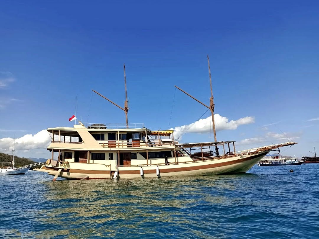 Open Trip 3D2N by Athira Deluxe Phinisi - Komodo Sharing Tours