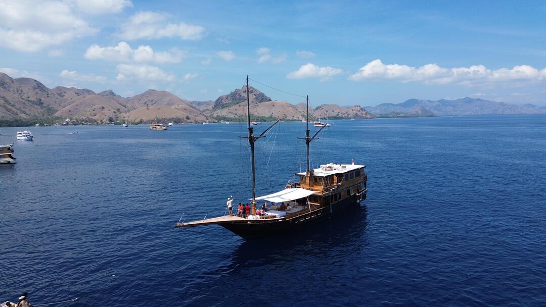 Open Trip 3D2N by Black Beard Luxury Phinisi - Komodo Sharing Tours