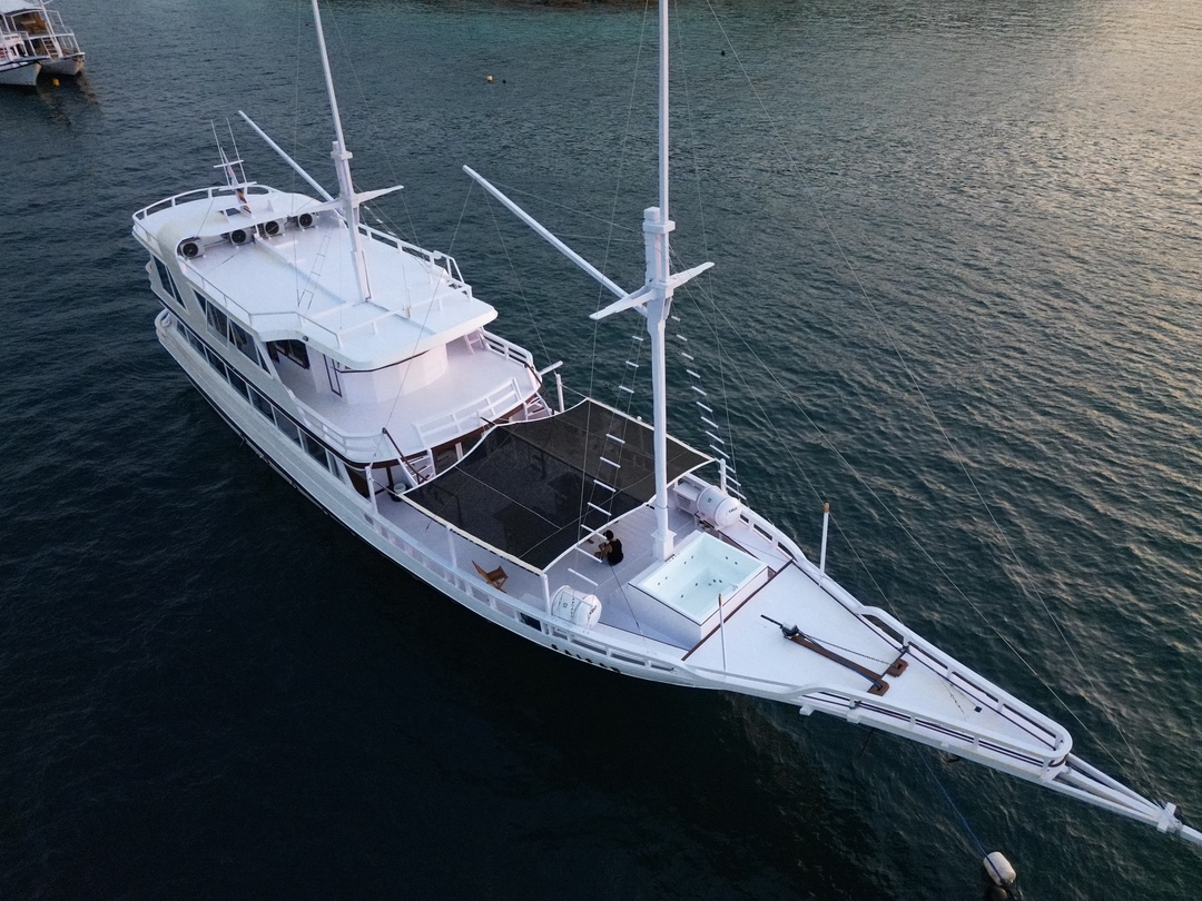 Open Trip 3D2N by Gaisan Deluxe Phinisi - Komodo Sharing Tours