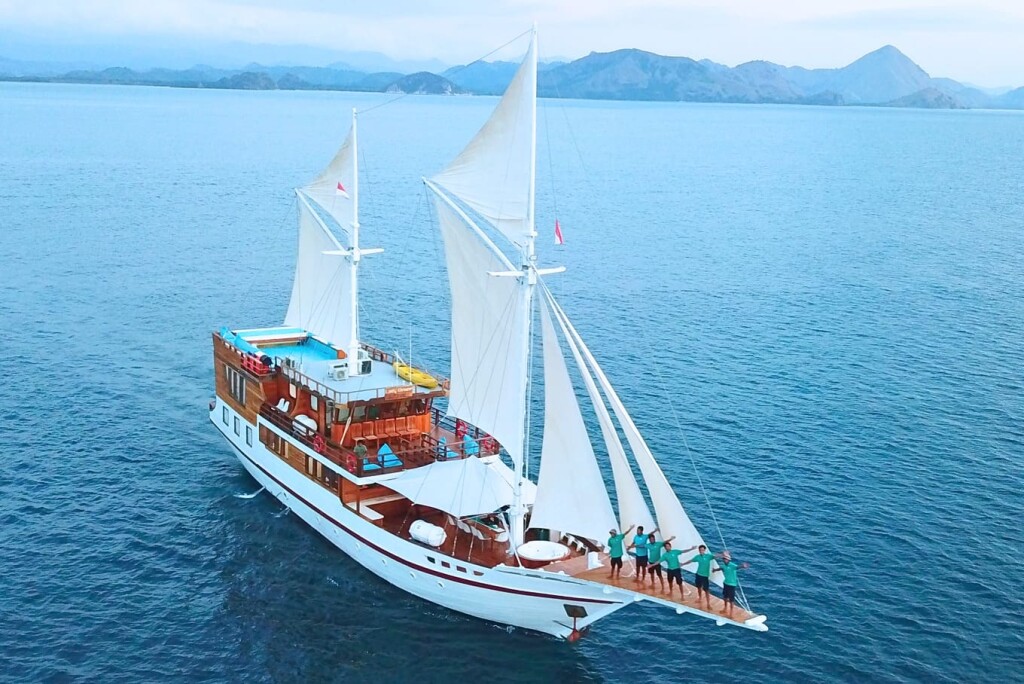 Open Trip 4D3N Labuan Bajo - Lombok by Lady Grace Deluxe Phinisi - Komodo Sharing Tours