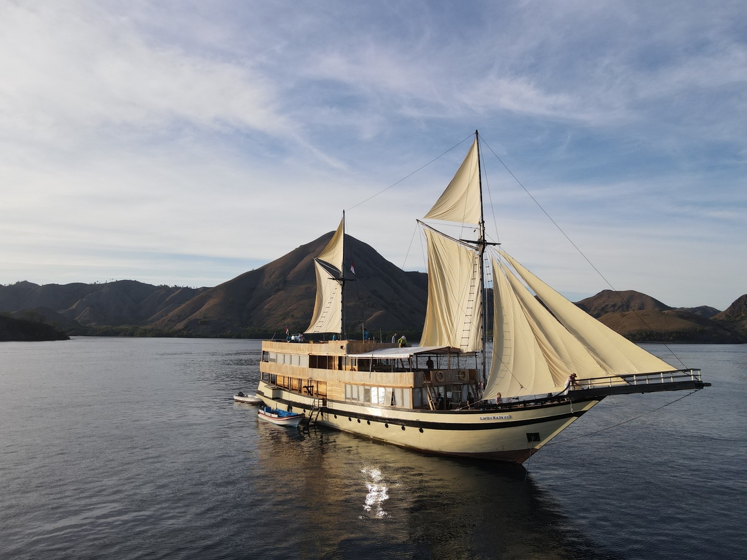Open Trip 3D2N by Lamborajo 3 Luxury Phinisi - Komodo Sharing Tours