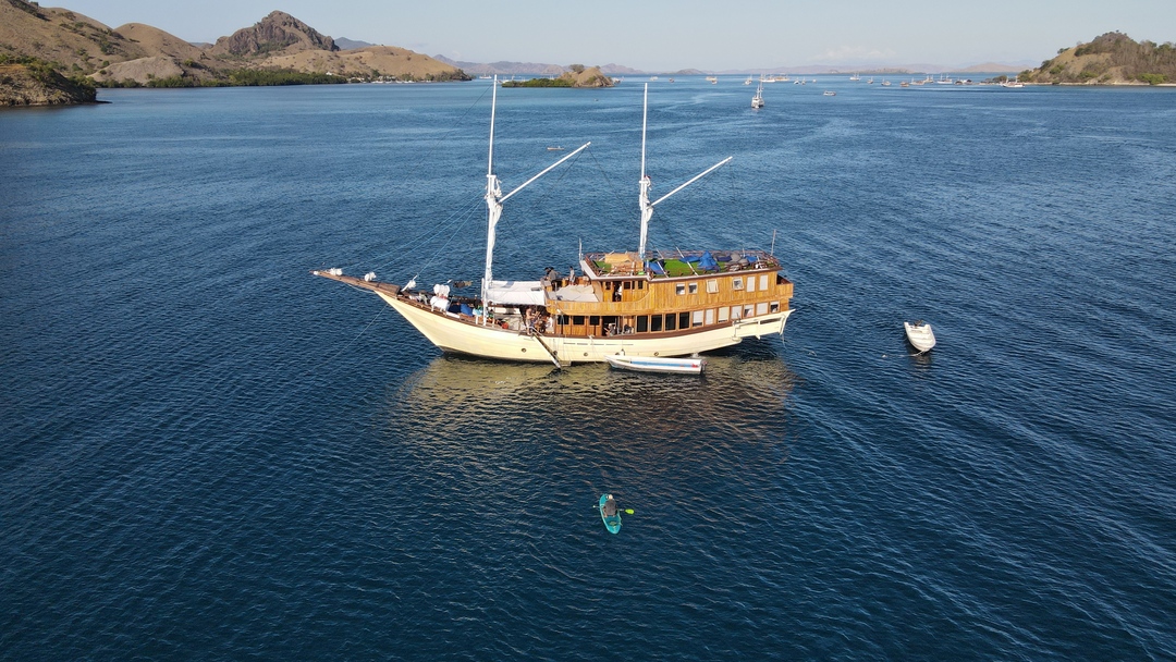 Private Trip by Leticia Luxury Phinisi - Komodo Boat Charter