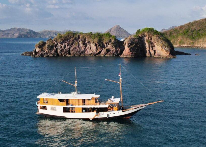 Private Trip by Lita Pratiwi Deluxe Phinisi - Komodo Sharing Tours