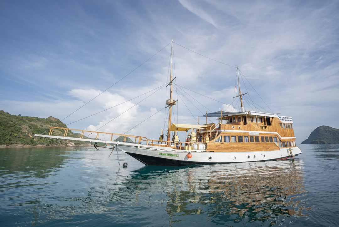 Private trip by NK Jaya 2 Deluxe Phinisi - Komodo Boat Charter