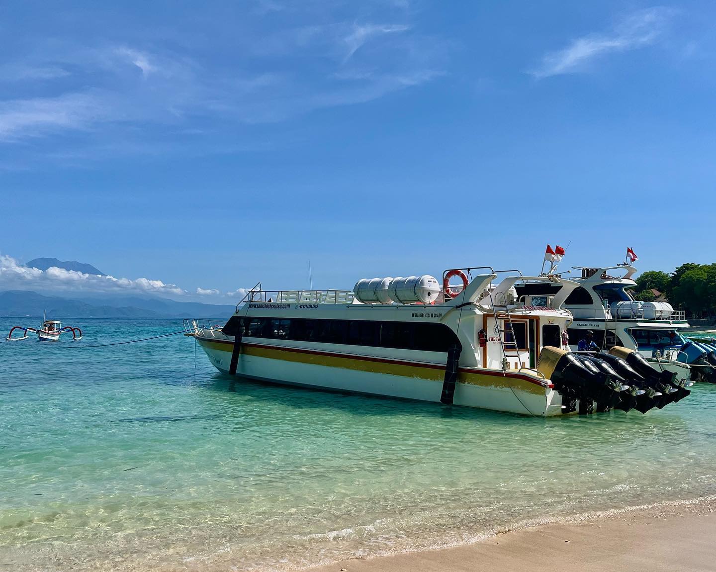 Tanis Premiere Gili Fast Boat - Gili Islands Boats