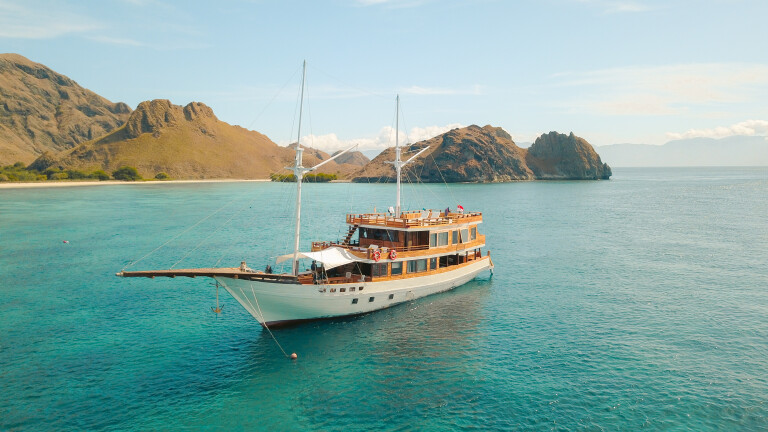 Private Trip by Yumana Deluxe Phinisi - Komodo Sharing Tours